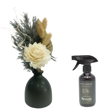Aranjament floral Gray Elegance + cadou spray ambiental Reverie Citadina din gama Note Urbane