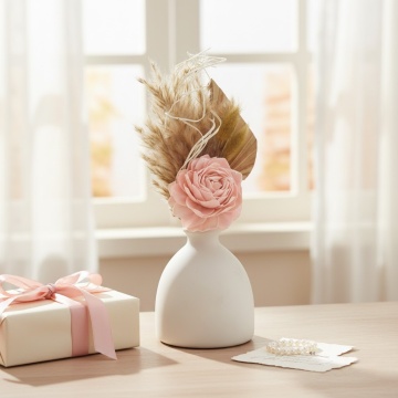 aranjament floral trandafir Pink Glow din lemn de Sola colorat roz pal