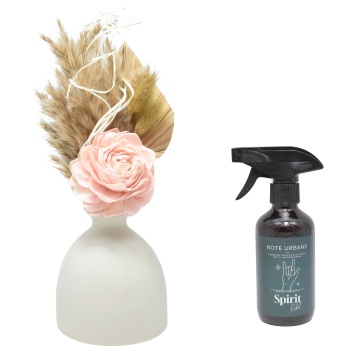 Aranjament floral Pink Glow + spray cadou Spirit Rebel gama Note Urbane