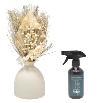 Aranjament floral White Bliss + cadou spray ambiental Spirit Rebel din gama Note Urbane