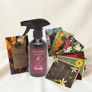 parfum ambiental Rodie Chic cu săculeți parfumați la alegere din gama Soul & Scents
