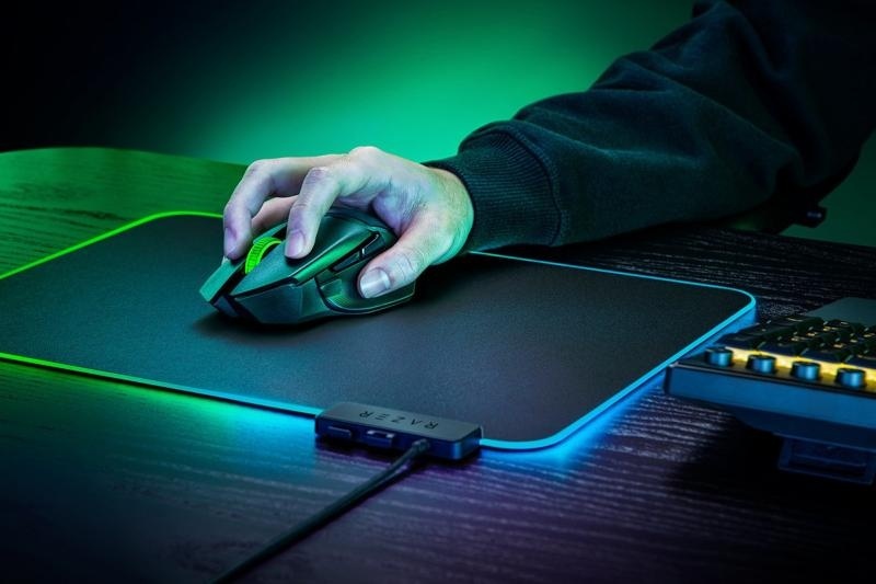 Mouse Razer Basilisk V3 X HyperSpeed, rezolutie 18000 DPI, iluminare RGB Chroma, senzor Razer™ 5G Advanced 18K DPI Optical Sensor, durata de viata baterie pana la 285 ore (hyperspeed), pana la 535 ore (bluetooth), negru - Img 8
