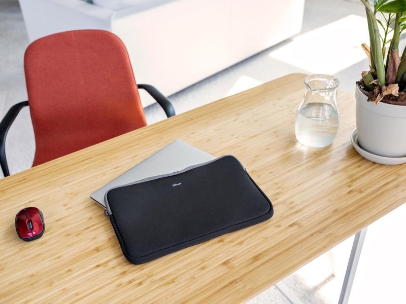 Rucsac Trust Primo Soft Sleeve for 11.6" laptops - black Specifications General Type of bag sleeve Number of compartments 1 Max. laptop size 11.6 " Height of main product (in mm) 225 mm Width of main product (in mm) 330 mm Depth of main product (in mm) - Img 10