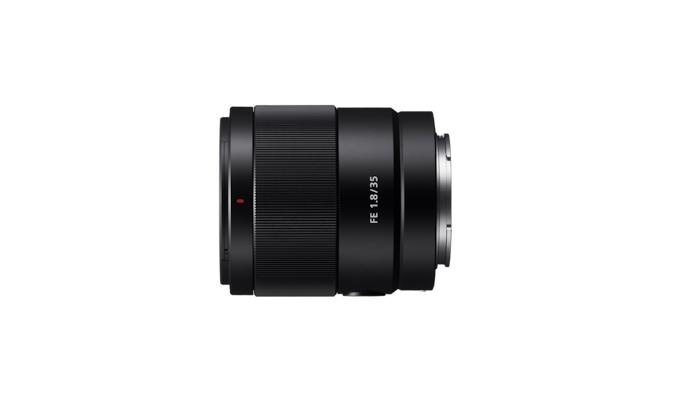 Sony FE 35 MM F1.8. Componentă pentru: MILC, Structura lentilelor: 11/9, Cea mai apropiata distanţă de focalizare: 0,22 m. Compatibilitate mărci aparate foto: Sony, Mărire maximă: 0,24x, Tip capac lentile: Parasolar obiectiv detașabil. Culoarea - Img 2