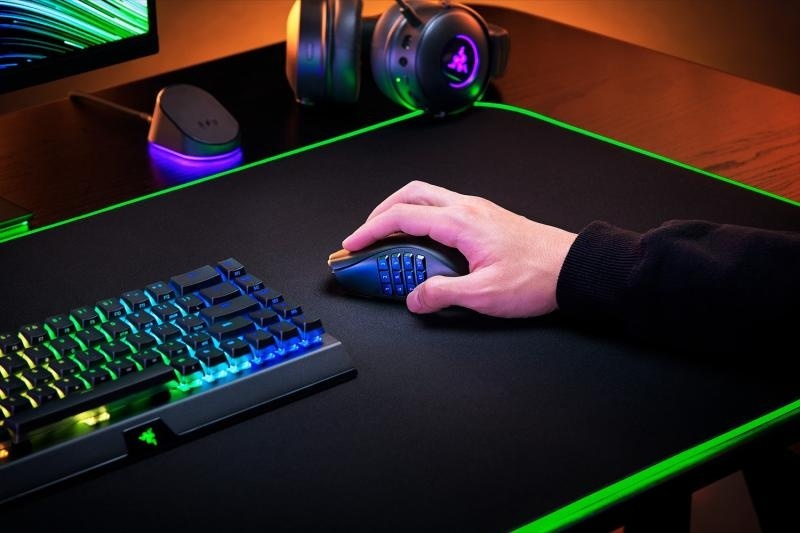 Mouse Razer Naga V2 PRO Connectivity Razer HyperSpeed Wireless (2.4GHz) Bluetooth Wired – Speedflex Cable USB Type C Battery Life Up to 150 hours (on HyperSpeed Wireless) Up to 300 hours (on Bluetooth) RGB Lighting Razer - Img 7