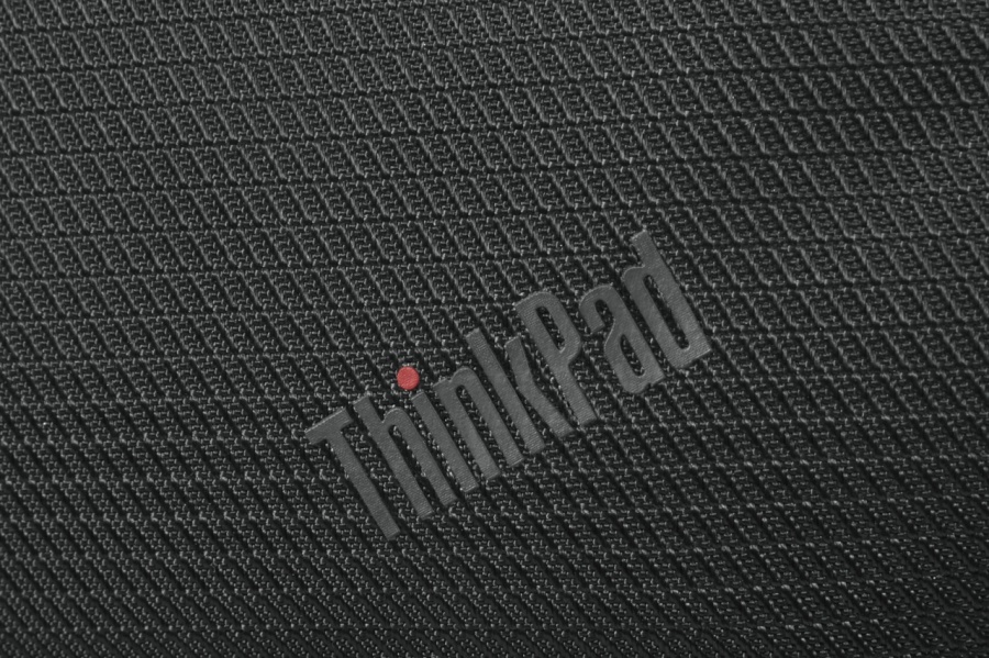 Lenovo ThinkPad Essential 16-inch Topload (Eco), Two main compartments, including a dedicated padded PC pocket, designed to fit Lenovo ThinkPad laptops up to 16", Two additional front zip pockets for quick accessory access, Removable, adjustable shoulder - Img 3