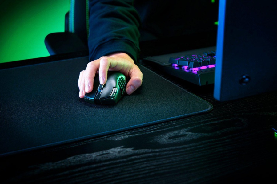 Mouse Razer Naga V2 HyperSpeed Connectivity Razer HyperSpeed Wireless (2.4GHz) Bluetooth Battery Life Up to 250 hours (on HyperSpeed Wireless) Up to 400 hours (on Bluetooth) RGB Lighting None Sensor Focus Pro 30K Optical Sensor - Img 4