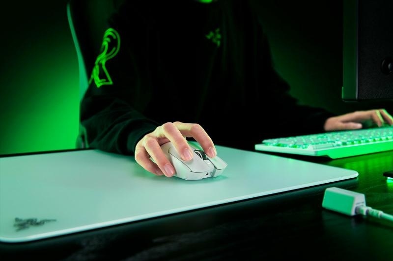Mouse Razer Viper V3 Pro, conectivitate Razer HyperSpeed Wireless si prin fir, durata de viata baterie pana la 95 ore la 1000 Hz, pana la 62 ore la 2000 Hz, pana la 40 ore la 4000 Hz, pana la 17 ore la 8000 Hz, alb - Img 12