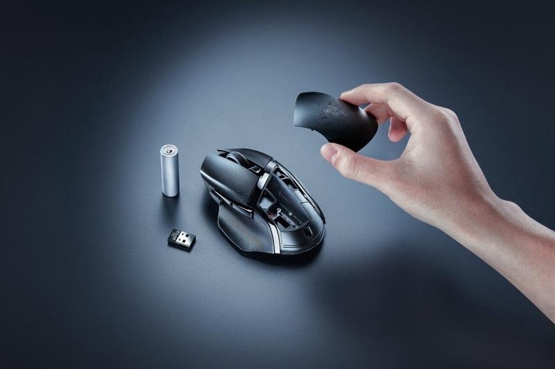 Mouse Razer Basilisk V3 X HyperSpeed, rezolutie 18000 DPI, iluminare RGB Chroma, senzor Razer™ 5G Advanced 18K DPI Optical Sensor, durata de viata baterie pana la 285 ore (hyperspeed), pana la 535 ore (bluetooth), negru - Img 10