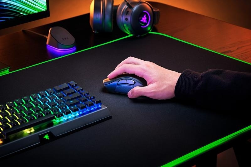 Mouse Razer Naga V2 PRO Connectivity Razer HyperSpeed Wireless (2.4GHz) Bluetooth Wired – Speedflex Cable USB Type C Battery Life Up to 150 hours (on HyperSpeed Wireless) Up to 300 hours (on Bluetooth) RGB Lighting Razer - Img 9