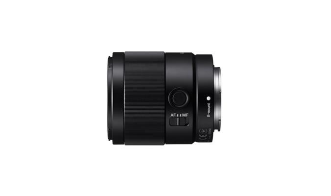 Sony FE 35 MM F1.8. Componentă pentru: MILC, Structura lentilelor: 11/9, Cea mai apropiata distanţă de focalizare: 0,22 m. Compatibilitate mărci aparate foto: Sony, Mărire maximă: 0,24x, Tip capac lentile: Parasolar obiectiv detașabil. Culoarea - Img 3
