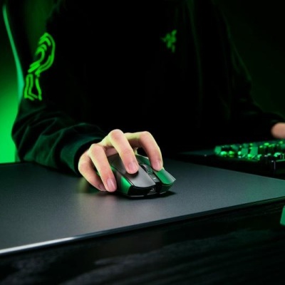 Mouse Razer Viper V3 Pro, rezolutie maxima 35000 DPI, durata de viata baterie pana 95 hours la 1000 Hz, pana la 62 pre la 2000 Hz, pana la 40 ore la 4000 Hz pana la ore la 8000 Hz, negru - Img 9