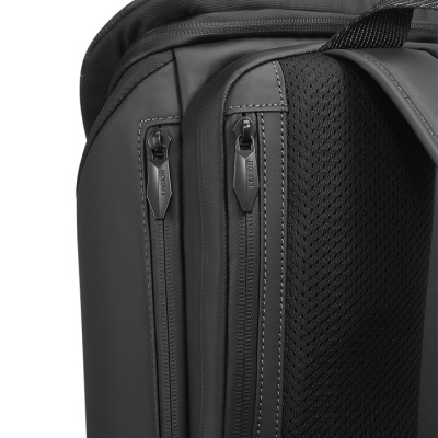 Rucsac Lenovo Legion 16 Armored GB900 pentru laptop de gaming de 16 inch; fabricat din poliester, cu invelis exterior din poliuretan; potrivit pentru dispozitive cu dimensiuni de pana la: 36 cm x 2.4 cm x 29 cm; greutate: 1.3kg; culoare: negru - Img 6