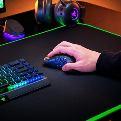 Mouse Razer Naga V2 PRO Connectivity Razer HyperSpeed Wireless (2.4GHz) Bluetooth Wired – Speedflex Cable USB Type C Battery Life Up to 150 hours (on HyperSpeed Wireless) Up to 300 hours (on Bluetooth) RGB Lighting Razer - Img 7
