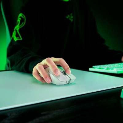 Mouse Razer Viper V3 Pro, conectivitate Razer HyperSpeed Wireless si prin fir, durata de viata baterie pana la 95 ore la 1000 Hz, pana la 62 ore la 2000 Hz, pana la 40 ore la 4000 Hz, pana la 17 ore la 8000 Hz, alb - Img 12
