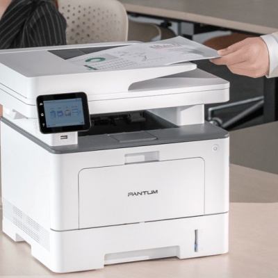 Multifunctional PANTUM BM5220ADW MONO, Dimensiune A4, Functi: Printare, Scanare, Copiere, Duplex automat, Viteza printare: 42ppm, 1200x1200 dpi, Limbaje printare: PCL5e, PCL6, PS, GDI, Procesor: 1.2 GHz, Memorie: 1GB RAM, Touchscreen 3.5", NFC, Viteza