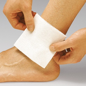 Medicomp - comprese sterile Hartmann - mode de fixare pe rană - Medicalcorp.ro
