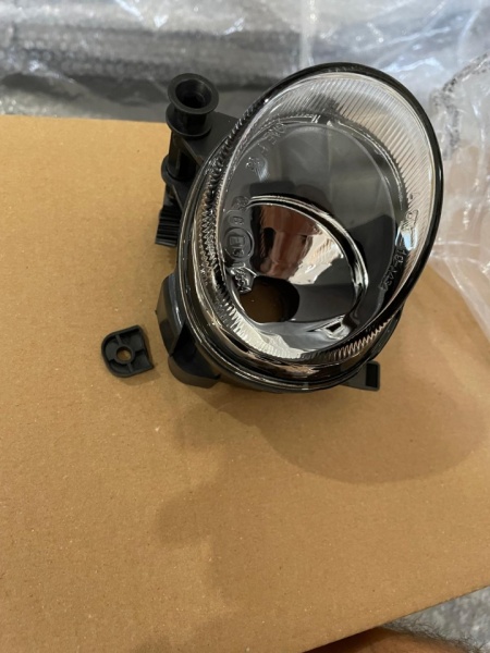 Proiector stanga compatibil Audi A4 B8 Avant, Audi A6 C7 2010-2014, Q3 2011-2014, A1 2011-2014 ATENTIE PRODUS USOR DETERIORAT, DETALII IN POZE!