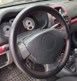 Husa auto volan camion, imititatie piele neagra perforata cu ac si ata rosie, diametru 47 cm - Img 5