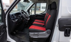 Set huse auto pentru scaune compatibile IVECO DAILY 2014-> 3 locuri, material textil rosu-negru, Lichidare stoc!