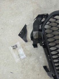 Grila Centrala Fara Emblema compatibil cu Audi A4 B8 2007-2012 RS Design Negru Lucios, Produs deteriorat! - Img 4