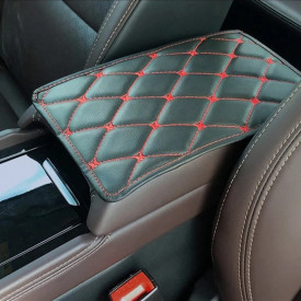Husa universala din piele pentru cotiera auto 29 cm x 17 cm negru cu cusatura rosie - Img 1