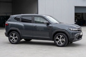 Set 2 paravanturi auto Dacia Duster III 2023->, fata-spate, fumuriu transparent - Img 2