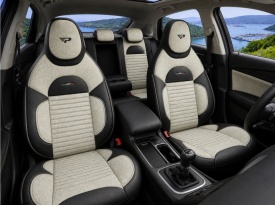 Set huse scaune auto compatibil FORD FIESTA 2009-2017, fata-spate, piele ecologica cu textil, cu tetiera integrata, negru cu alb fildes