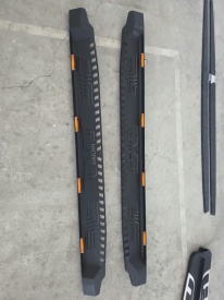 Praguri Laterale Trepte Laterale metalice cu led inegale, lungime 195 cm + 205 cm, Produs usor Deteriorat!