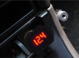 Voltmetru auto, 12-24V, monitorizare voltaj baterie, culoare negru digiti culoare rosu - Img 2