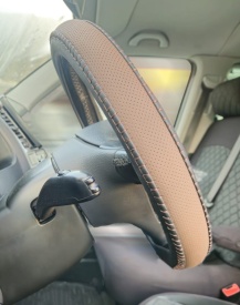 Husa volan piele perforata, negru cu maro compatibil cu Seat Mii 2012-2019 - Img 3