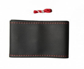 Husa auto volan camion, imititatie piele neagra perforata cu ac si ata rosie, diametru 47 cm, compatibil DAF