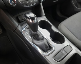 Nuca maner schimbator de viteze cutie automata compatibil cu Chevrolet Cruze 2015-2021, culoare negru cu crom - Img 2