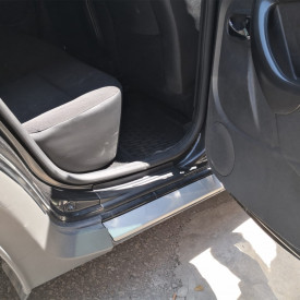 Set 4 protectii praguri din plastic compatibil cu DACIA DUSTER 2010-2017 - Img 4