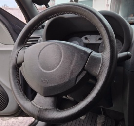 Husa auto volan camion, imititatie piele neagra perforata cu ac si ata neagra, diametru 45 cm, compatibil MAN - Img 3