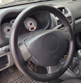 Husa auto volan, imitatie piele perforata neagra cu ac si ata gri inchis, diametru volan 38 cm - Img 5
