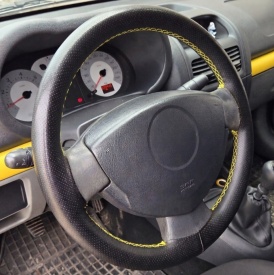 Husa auto volan, imitatie piele perforata neagra neagra cu ac si ata galbena - Img 3