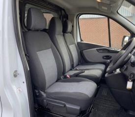 Set huse scaune autoutilitara 2+1 pentru fata culoare negru cu gri, material textil compatibil cu Renault Trafic 2014-2019 VAN