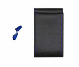 Husa auto volan, imitatie piele perforata neagra cu ac si ata albastra, diametru 38 cm