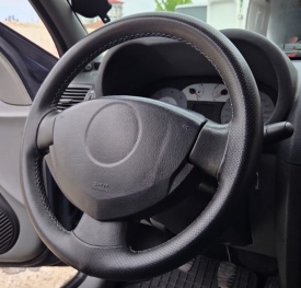 Husa auto volan, imitatie piele perforata neagra cu ac si ata gri inchis, diametru volan 38 cm - Img 2