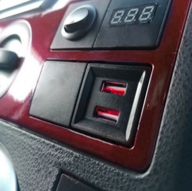 Incarcator dublu USB 4.2A , cu led rosu, compatibil VW T5 Transporter Caravelle 2003 - 2009 - Img 2