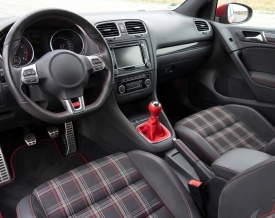 Nuca schimbator de viteze compatibil cu VW Golf 5 V 2003-2008, Golf 5 Plus 2005-2013, Golf 6 VI 2008-2012, Jetta 2005-2010, 6 trepte, culoare rosu cu negru si crom - Img 3