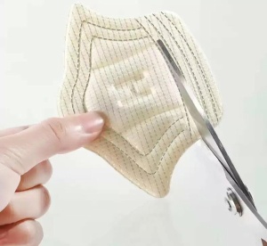 Set 10 buc. (5 seturi) de pernite protectie calcaie pentru incaltaminte, autoadezive, din spuma moale si material textil, culoare CREM - Img 4