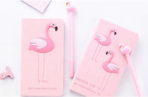 Set Cadou pentru Copii, Caiet cu Flamingo finisat cu piele ecologica + Pix cu Flamingo - Img 2