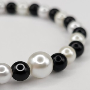 Brățară elegantă "Moon's Kiss" cu mărgele negre și perlate. Mărime universală. Cadou perfect.