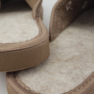 Papuci de Casă din Postav Lim Art 'Cosy Petals' Cream - Prezentare detaliu talpă papuci.