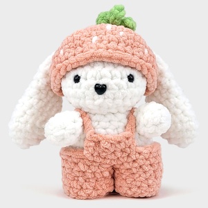 Iepuraș de Plus Croșetat Manual 'Berry Bunny' - Jucărie Handmade, Cadou Perfect