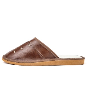 Papuci de Casă din Piele Tylbut - Model „Classic Flow” - Prezentare papuci cu vedere din lateral.