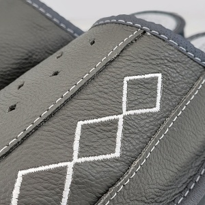 Papuci de Casă din Piele Tylbut Model „Geometric Approch” Simple Gray - Papuci detalii broderie. 