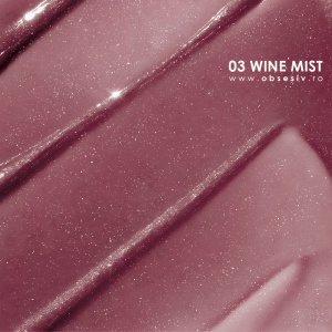 Finisaj strălucitor și pigment intens de vin burgund – hidratare și eleganță pentru buze sensibile.